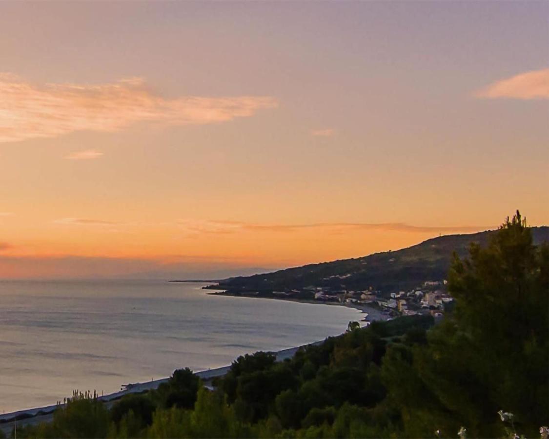 Casa Vacanze Il Paese Dipinto Монтеджордано Экстерьер фото